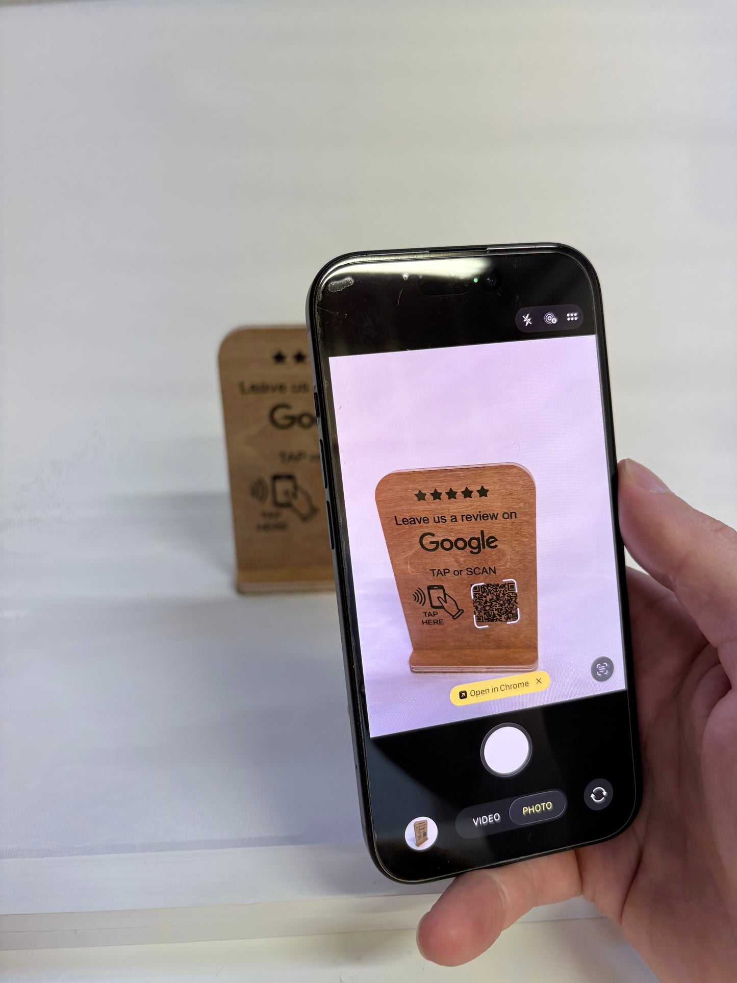 Google-arvostelu QR-koodikyltti NFC tagilla