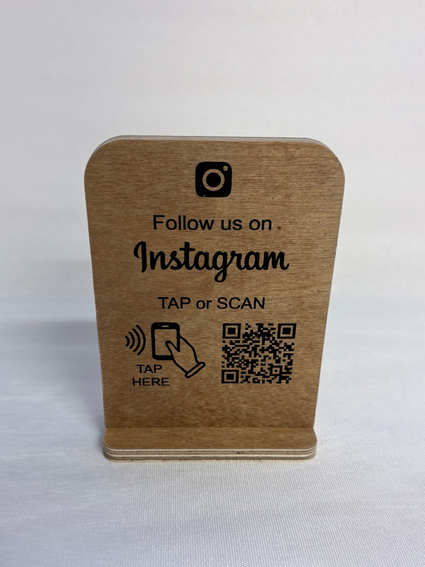 Instagram QR-koodikyltti NFC tagilla