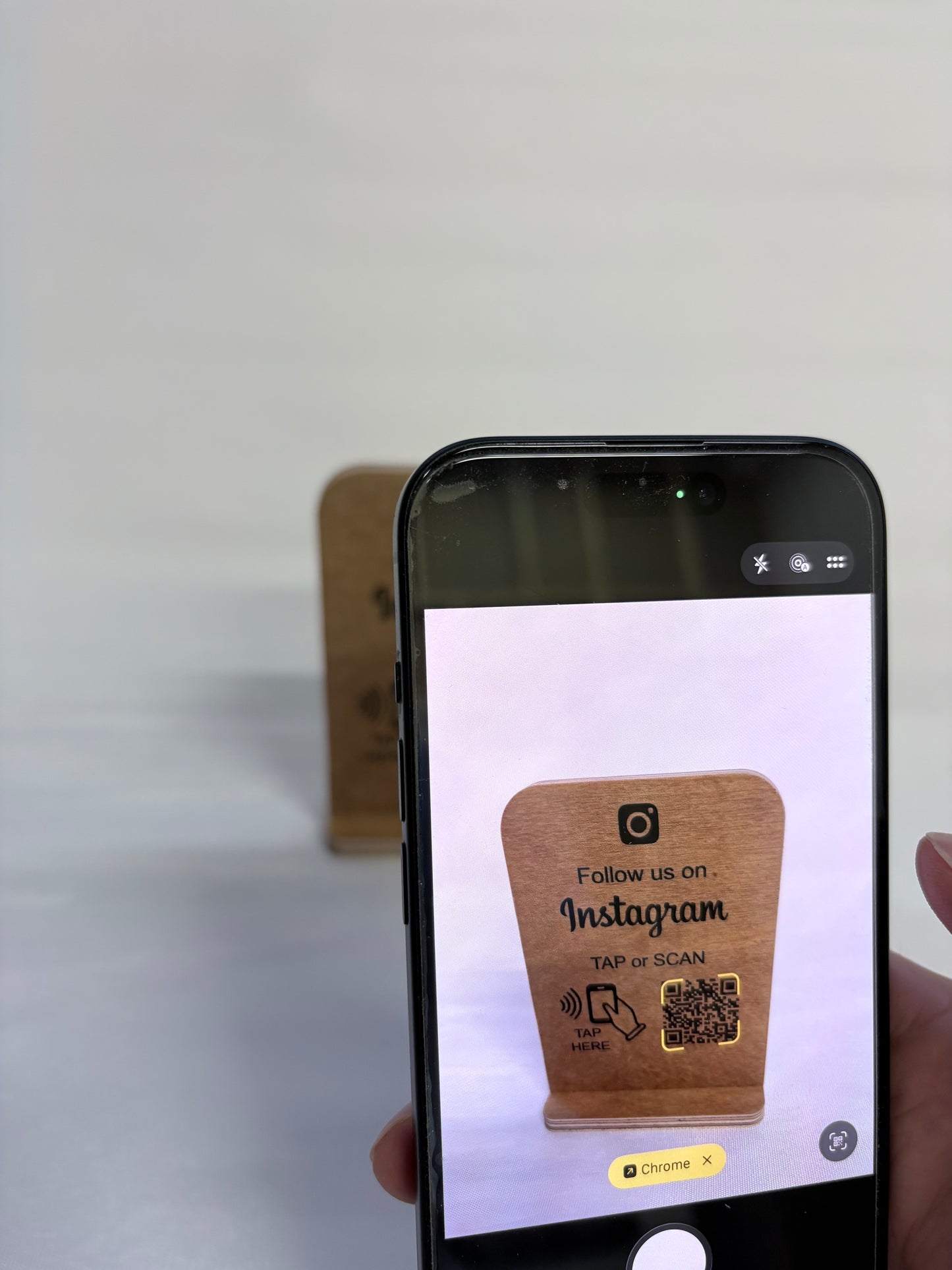 Instagram QR-koodikyltti NFC tagilla
